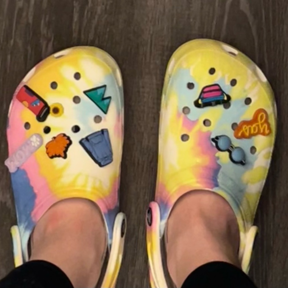 Women’s Size 6 Pastel Tye Dye Croc Clogs